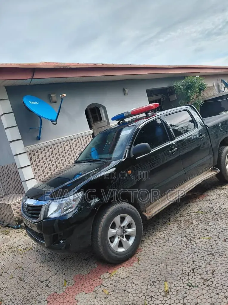 Toyota Hilux 3.0 D-4D 4x4 2014 Black