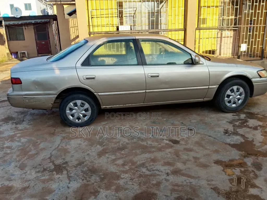 Toyota Camry 2001 Silver