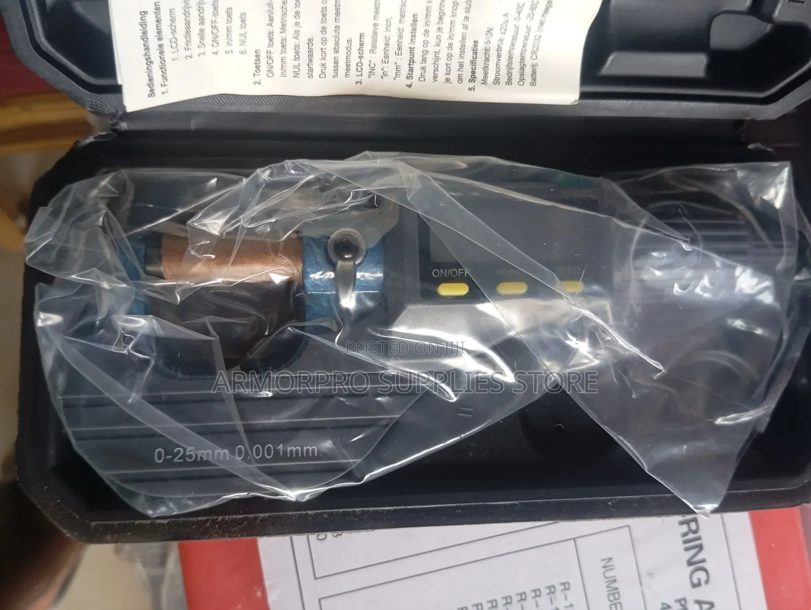 0-25mm Digital Micrometer Screw Gauge With an LCD Display