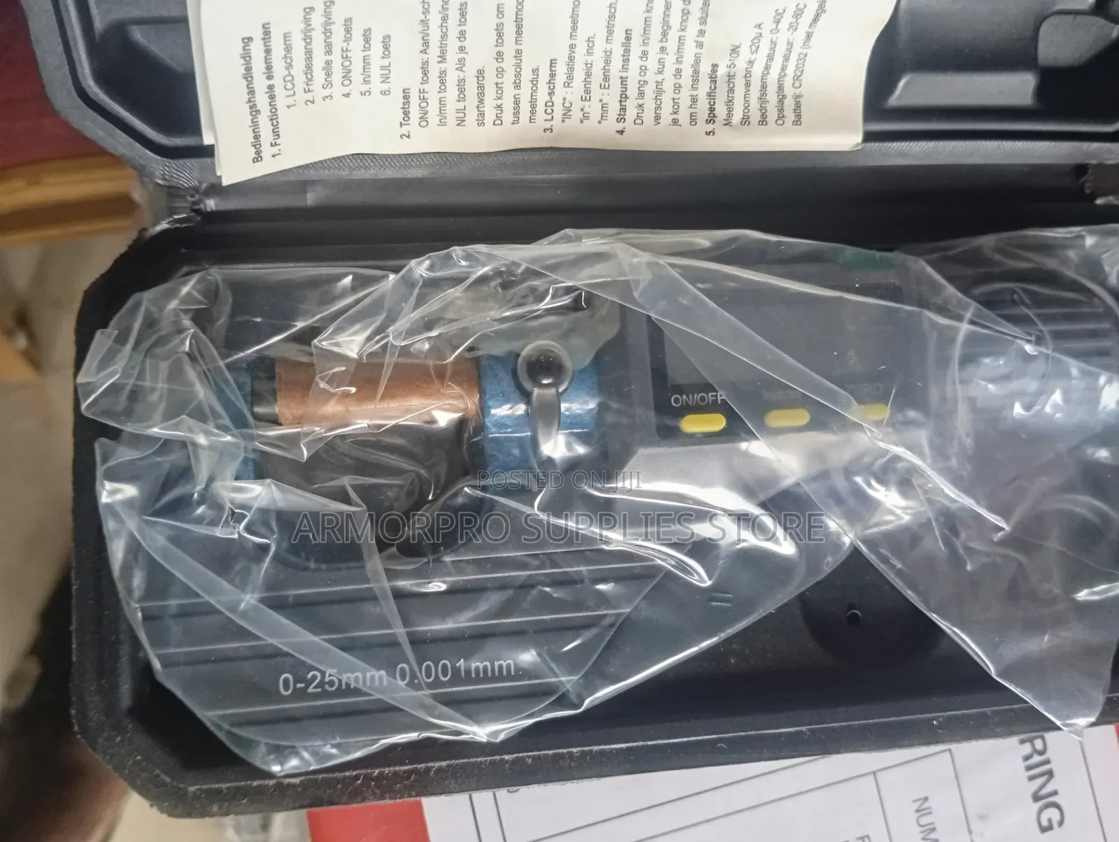 0-25mm Digital Micrometer Screw Gauge With an LCD Display