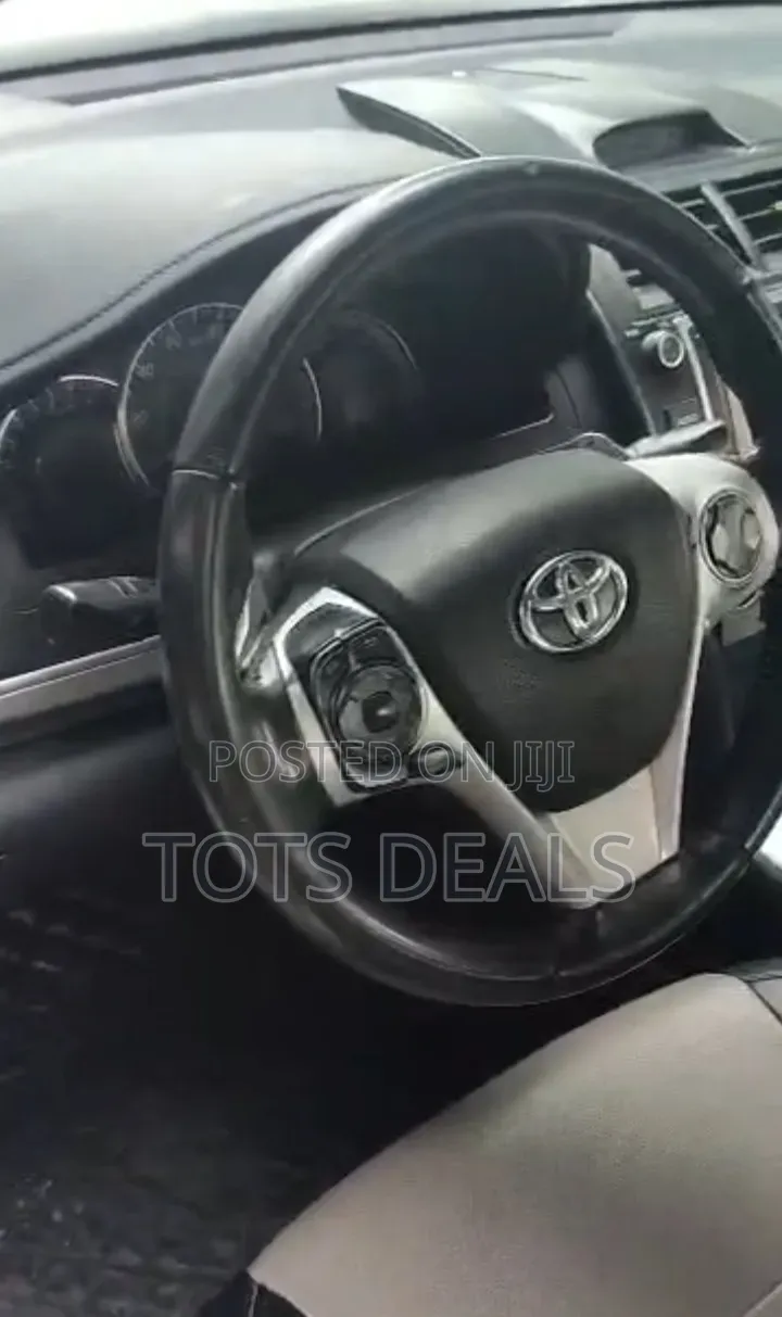 Toyota Camry LE 4dr Sedan (2.5L 4cyl 6A) 2013 White