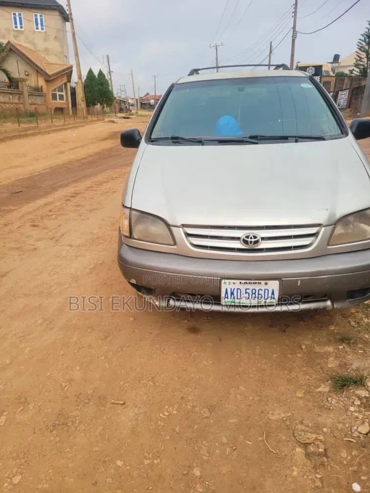 Toyota Sienna 2002 Silver