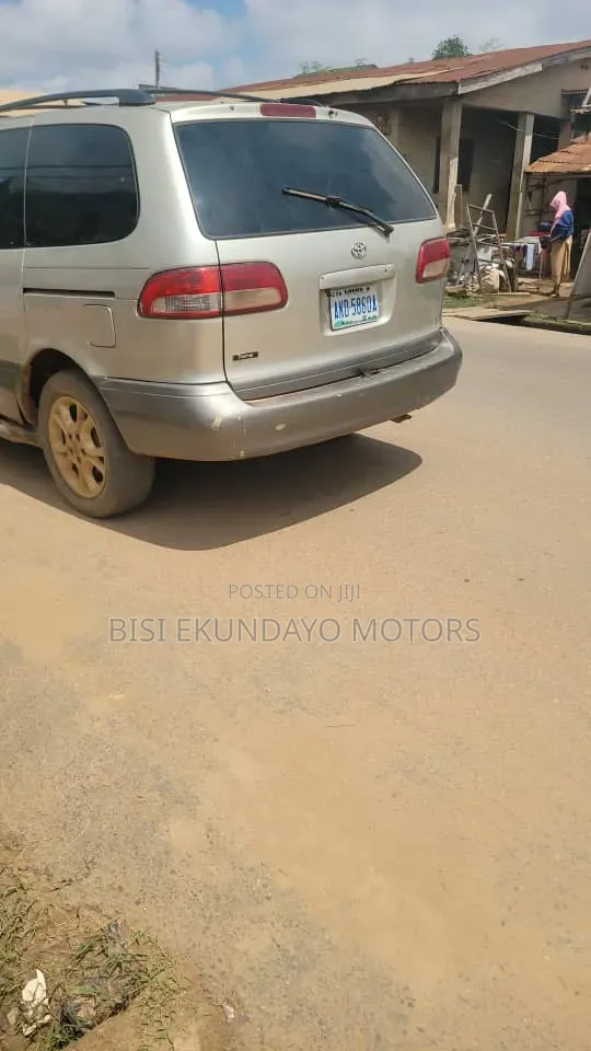 Toyota Sienna 2002 Silver