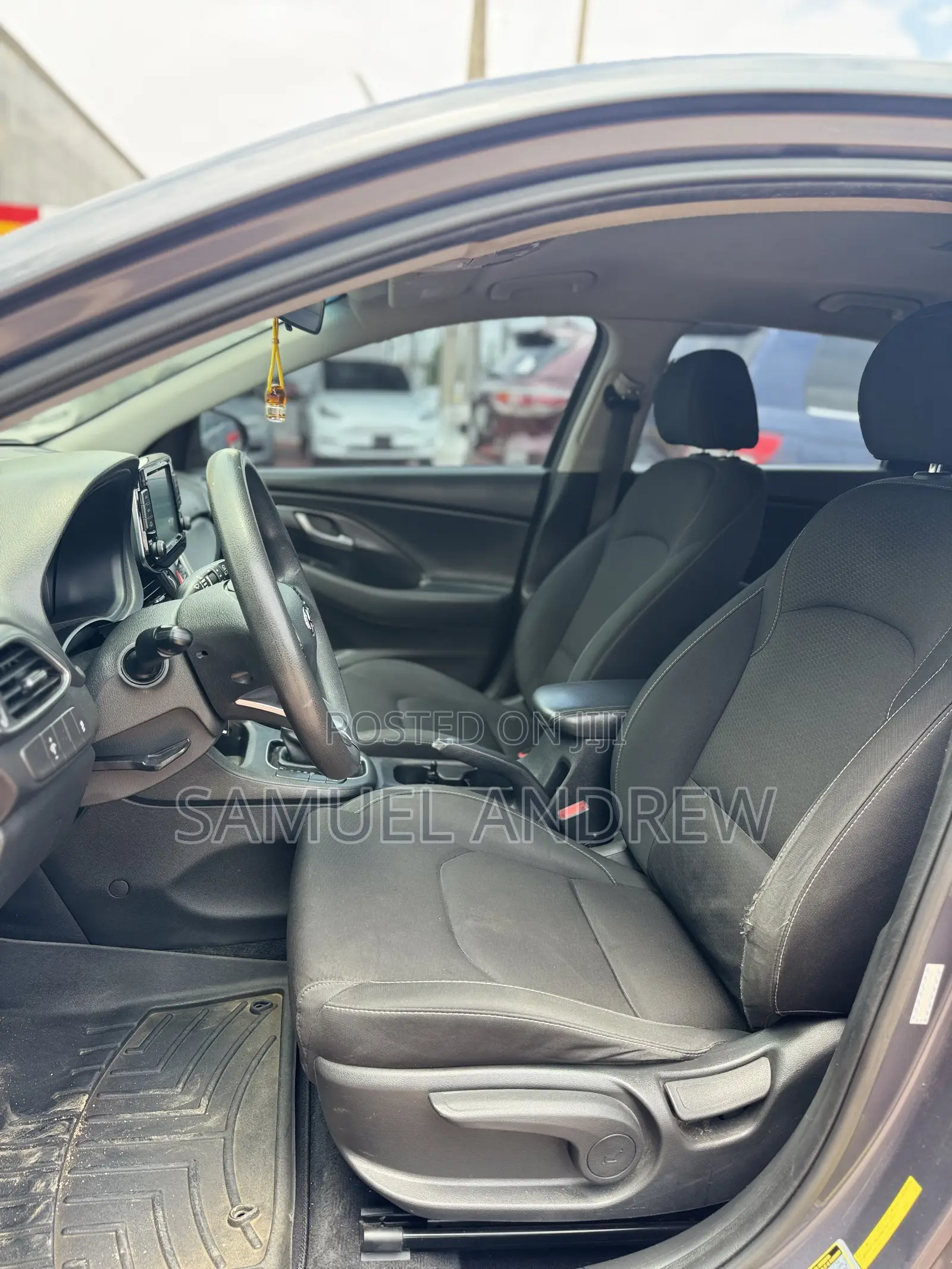Hyundai Elantra SE Sedan FWD (2.0L 4cyl 6M) 2017 Gray