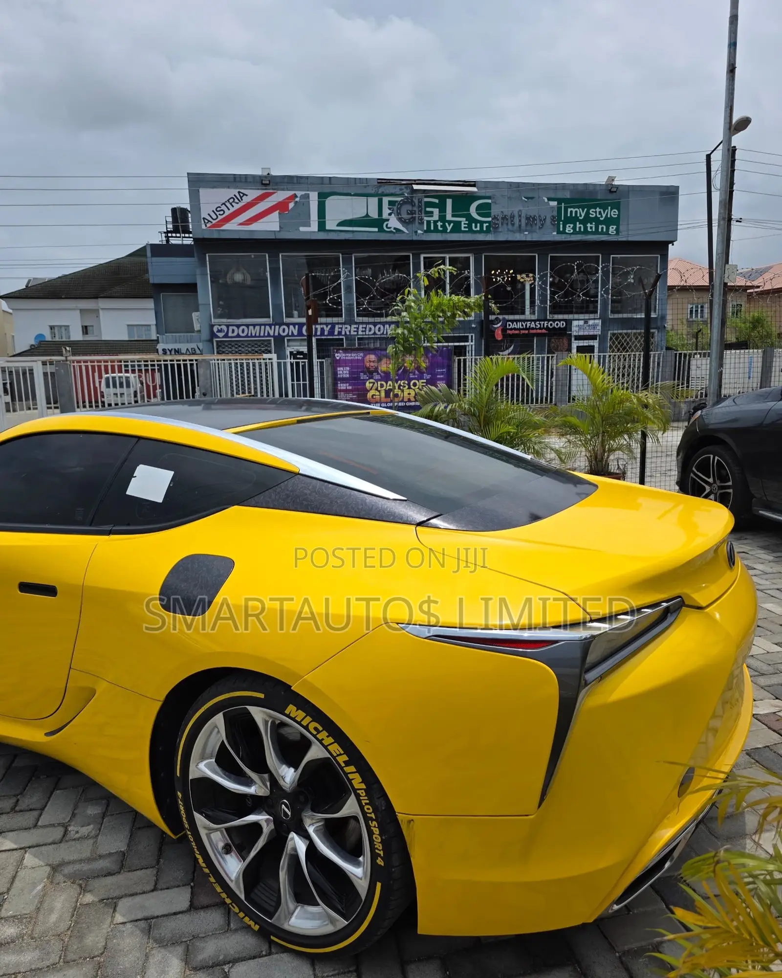 Lexus LC 2017 Yellow
