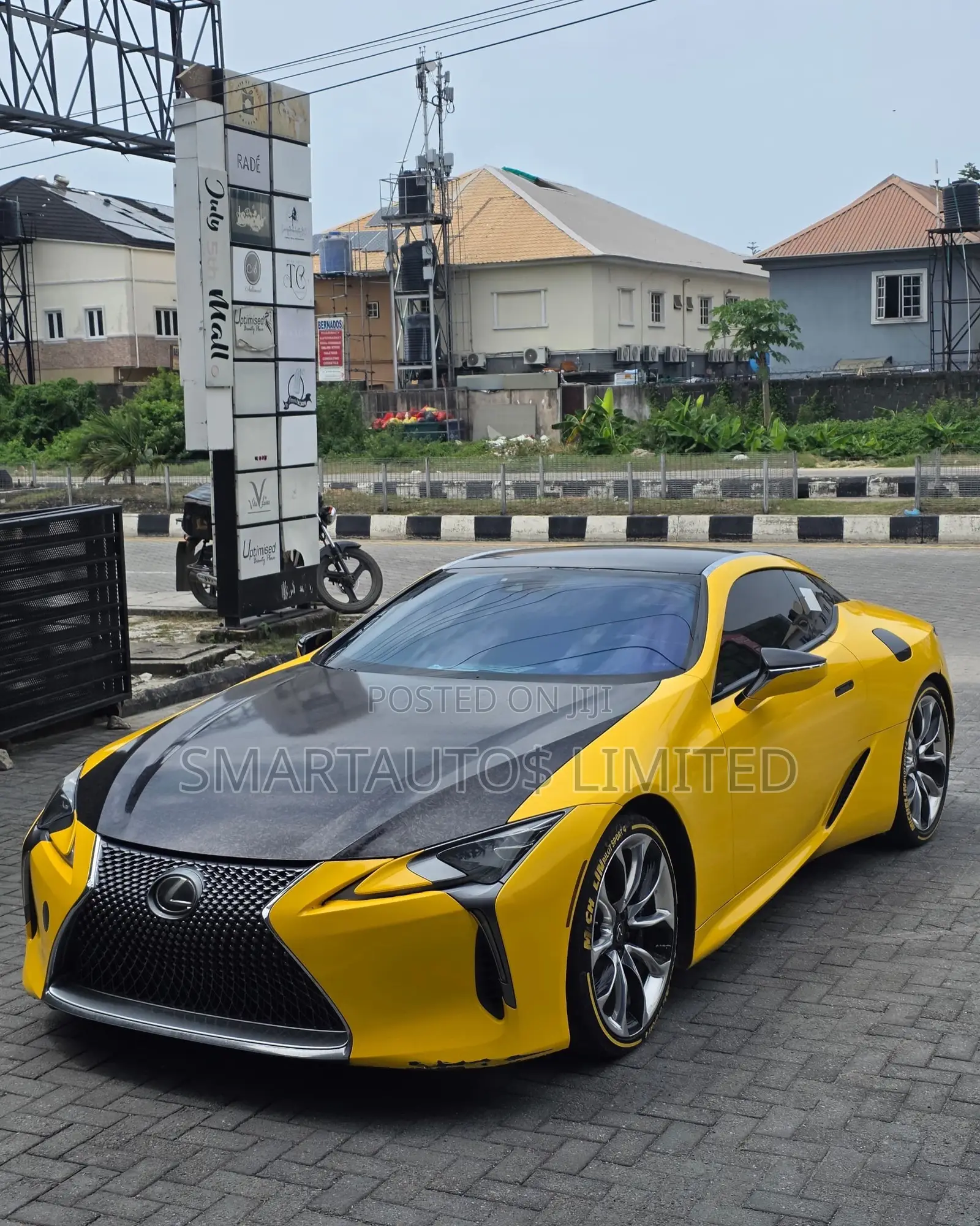 Lexus LC 2017 Yellow