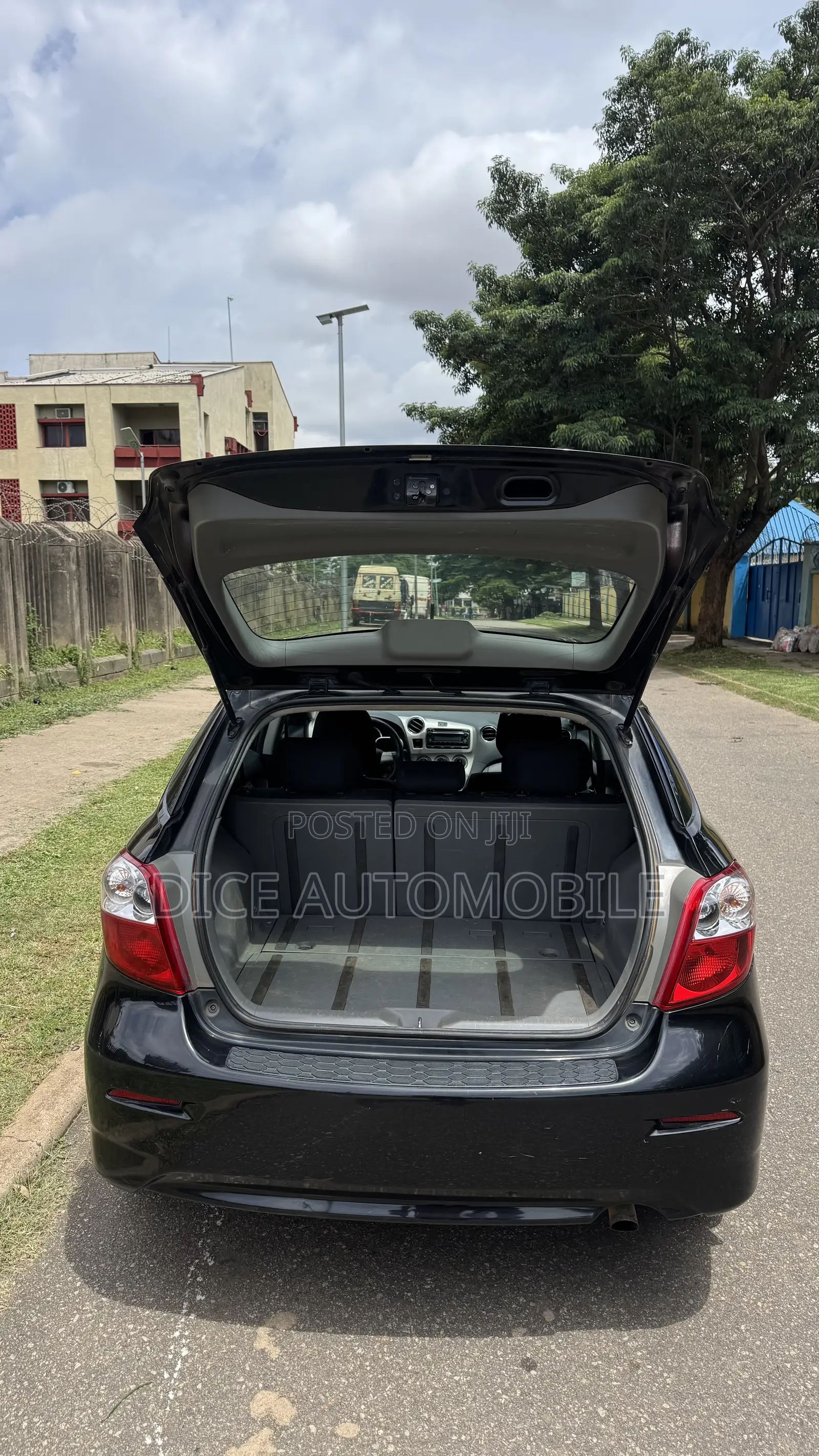 Toyota Matrix L Hatchback FWD (1.8L 4cyl 5A) 2013 Black