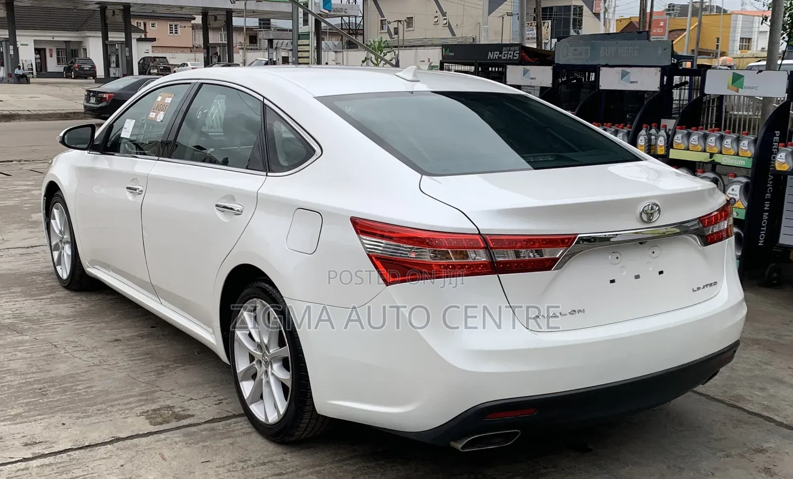 Toyota Avalon Limited 4dr Sedan (3.5L 6cyl 6A) 2015 White