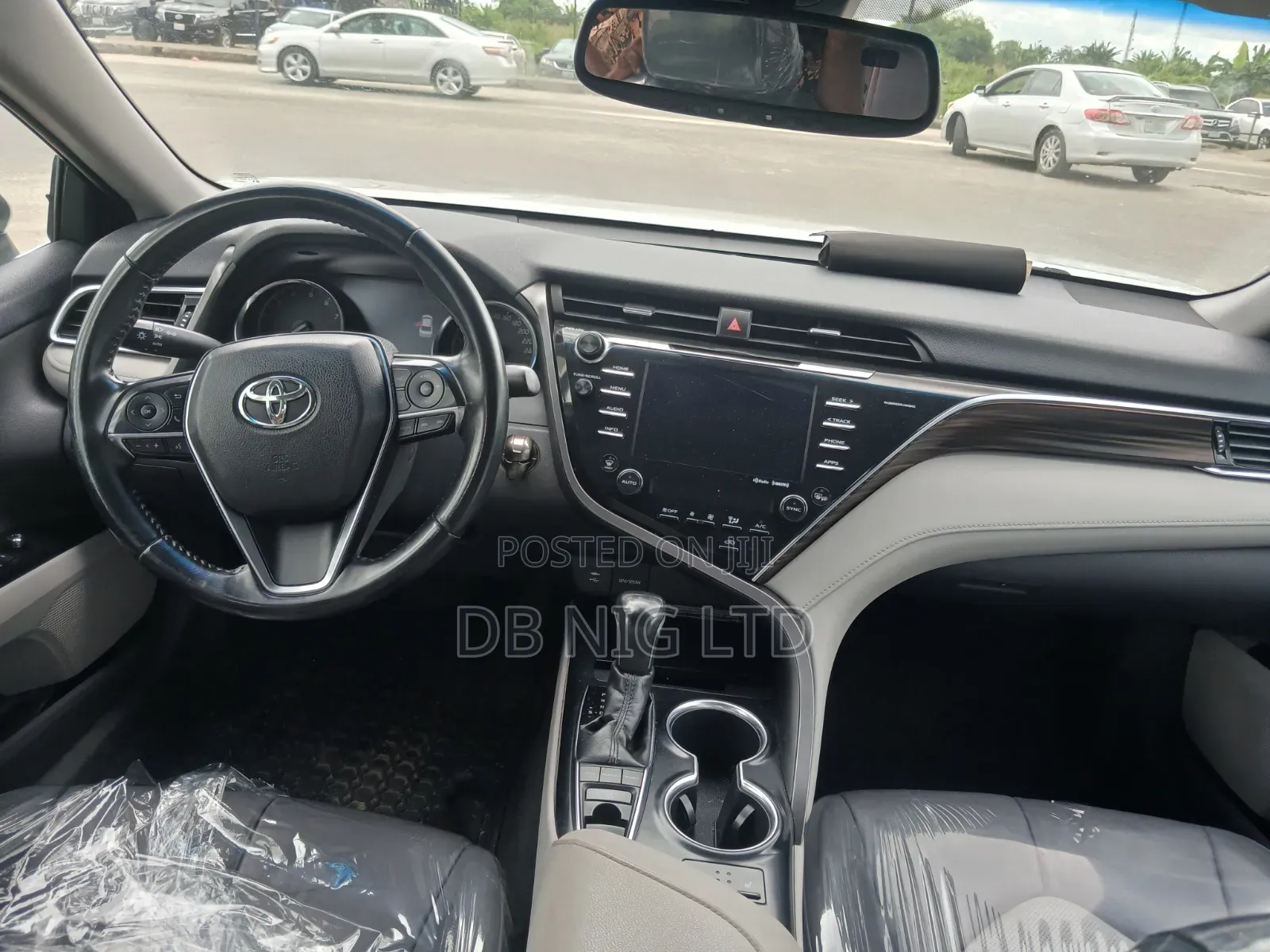 Toyota Camry XLE (2.5L 4cyl 8A) 2019 White