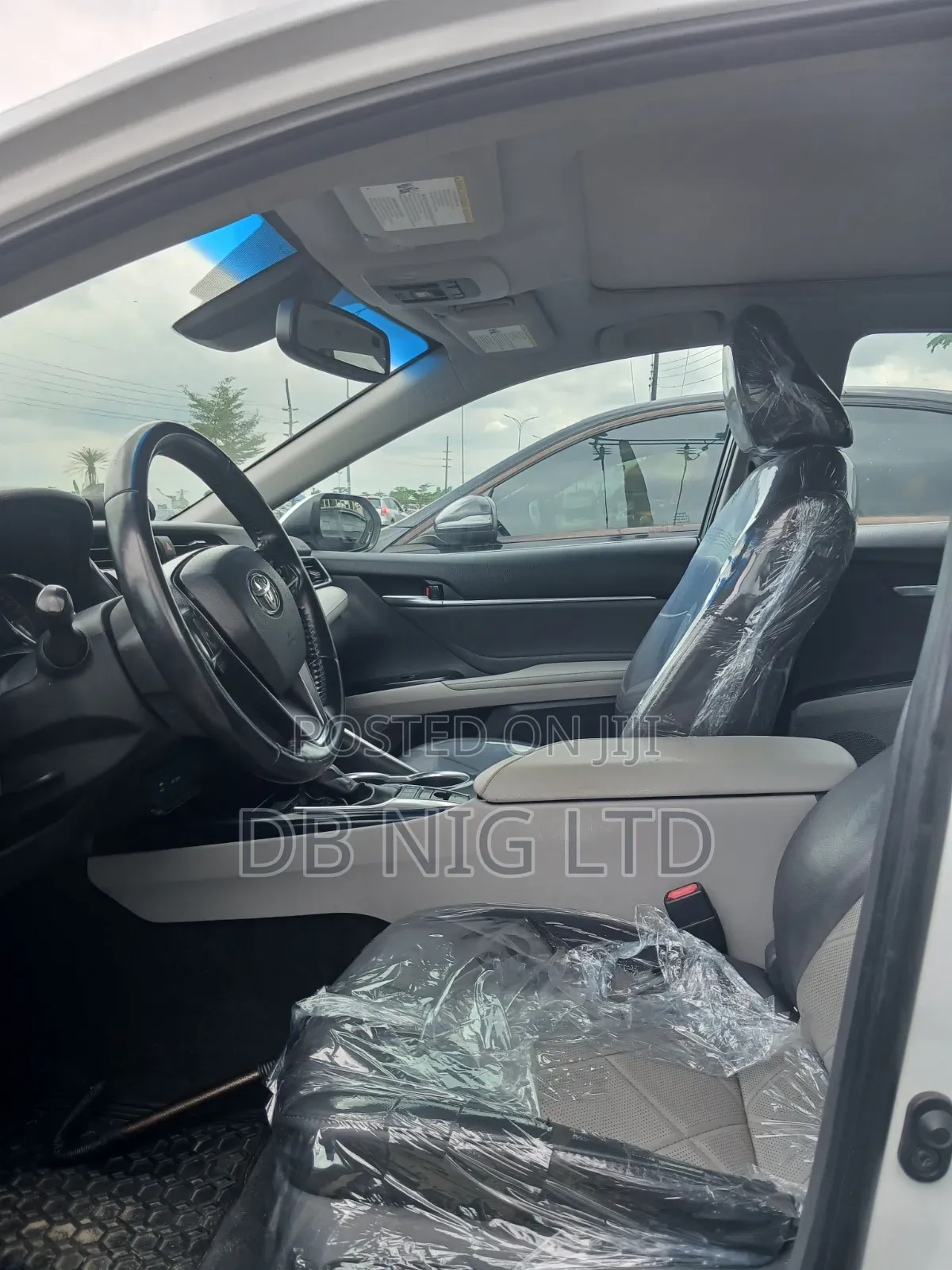 Toyota Camry XLE (2.5L 4cyl 8A) 2019 White