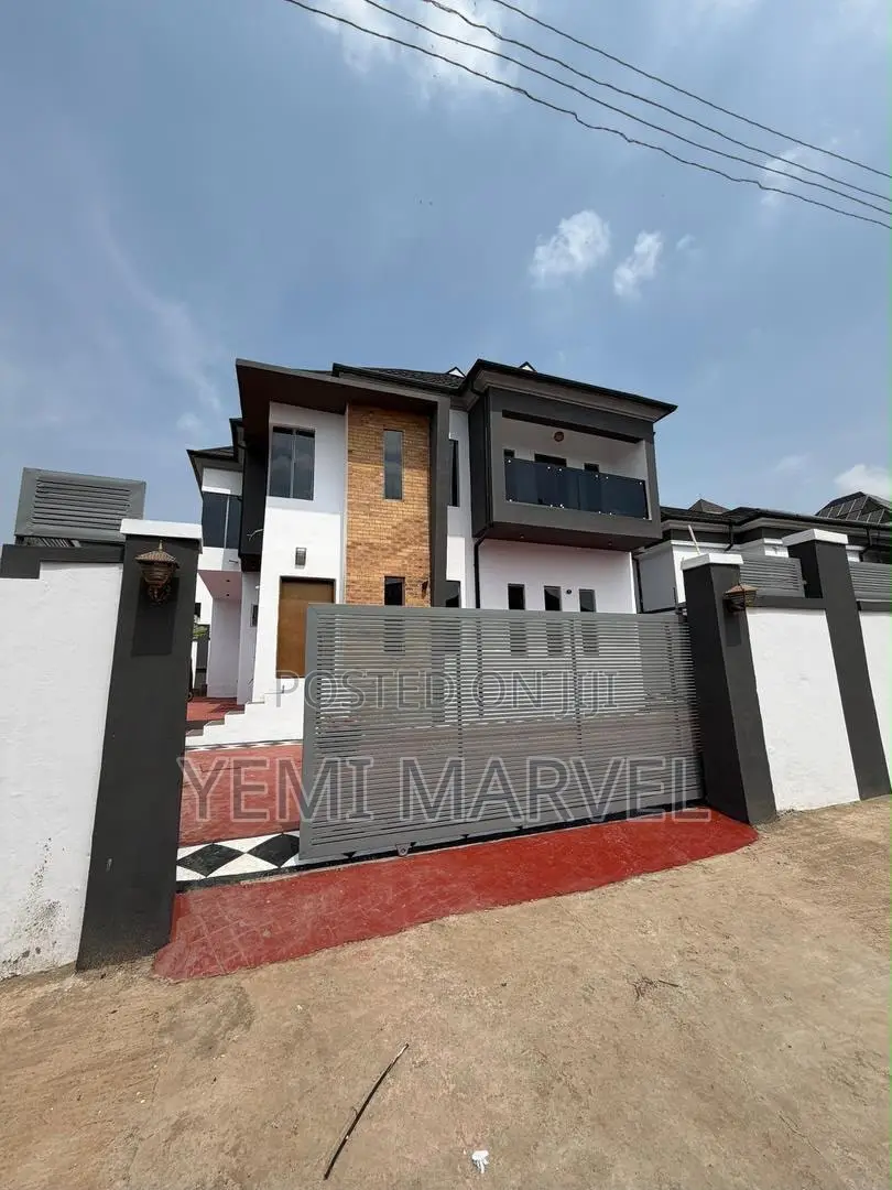 4bdrm Duplex in Carlton Gate Estate, for sale