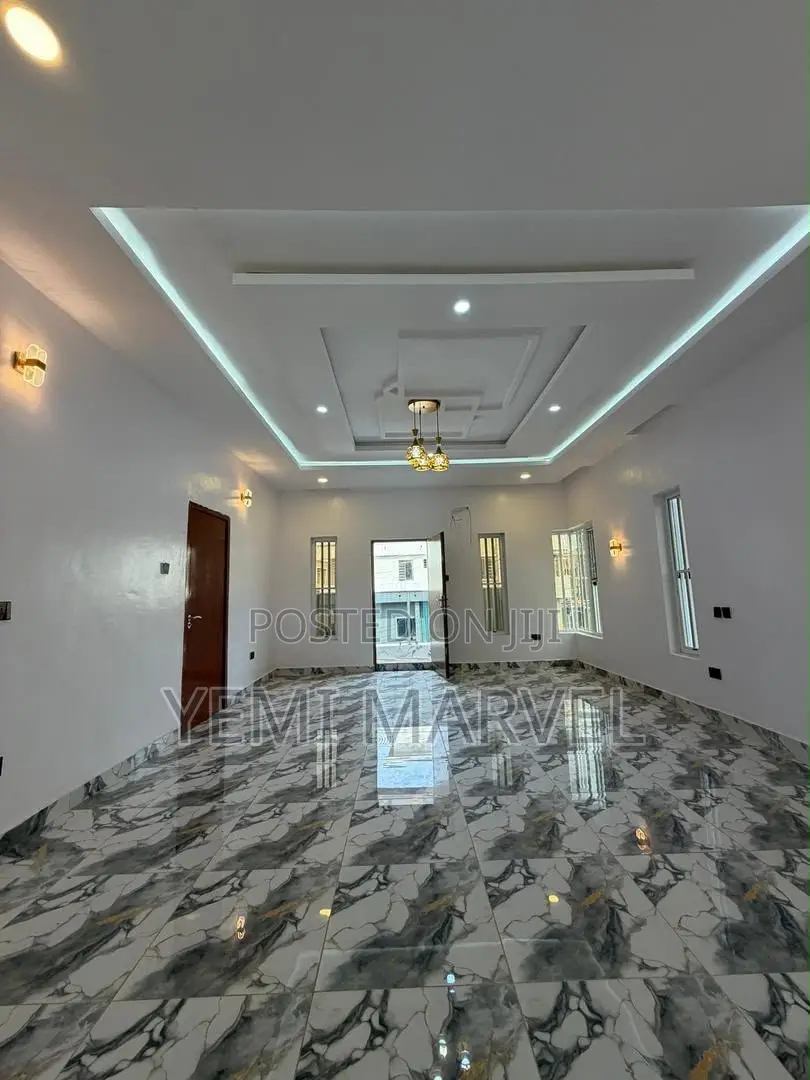 4bdrm Duplex in Carlton Gate Estate, for sale