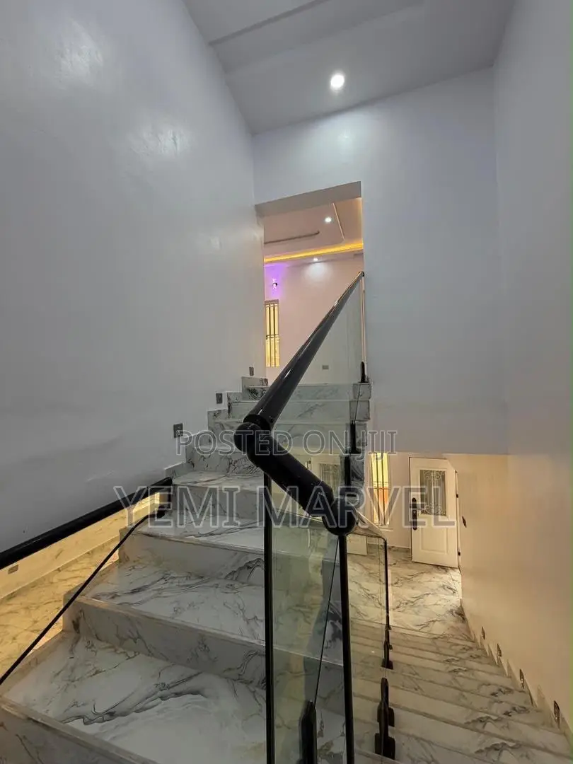 4bdrm Duplex in Carlton Gate Estate, for sale