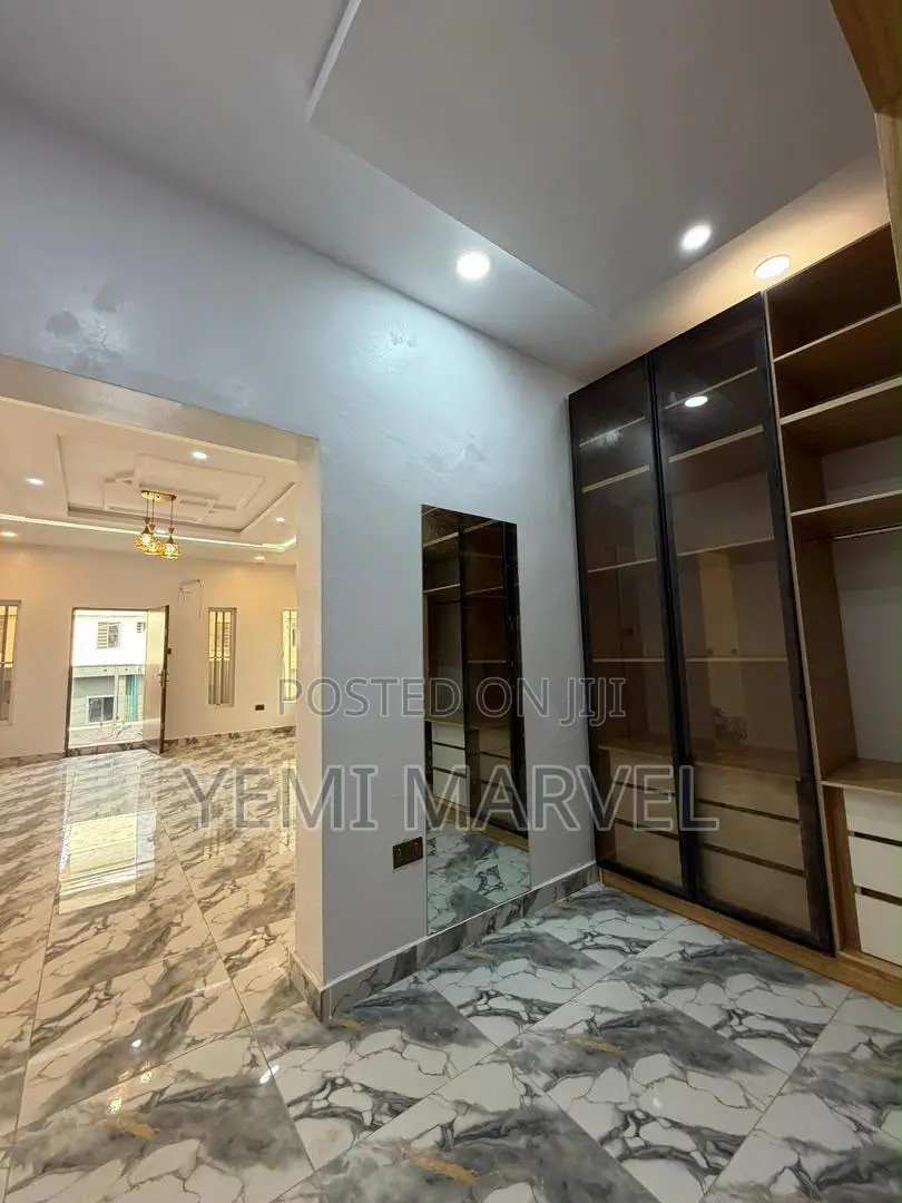 4bdrm Duplex in Carlton Gate Estate, for sale