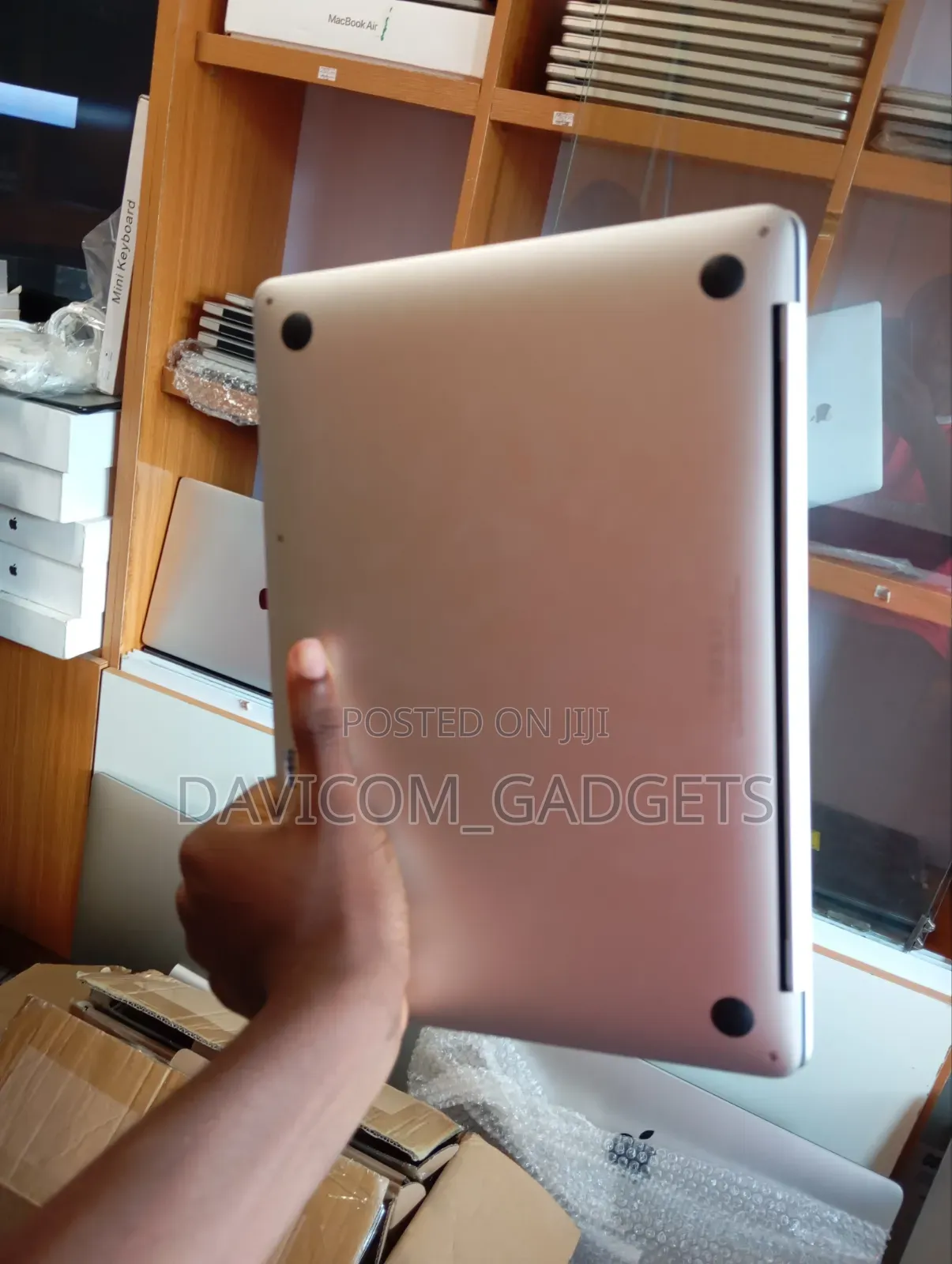 Laptop Apple MacBook Pro 2022 M2 16GB Apple M2 SSD 512GB