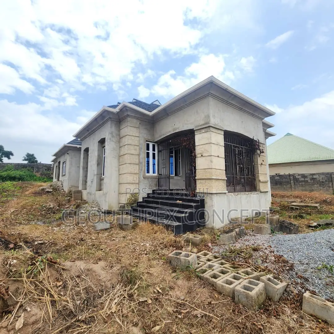 4bdrm Bungalow in Ologuneru for sale