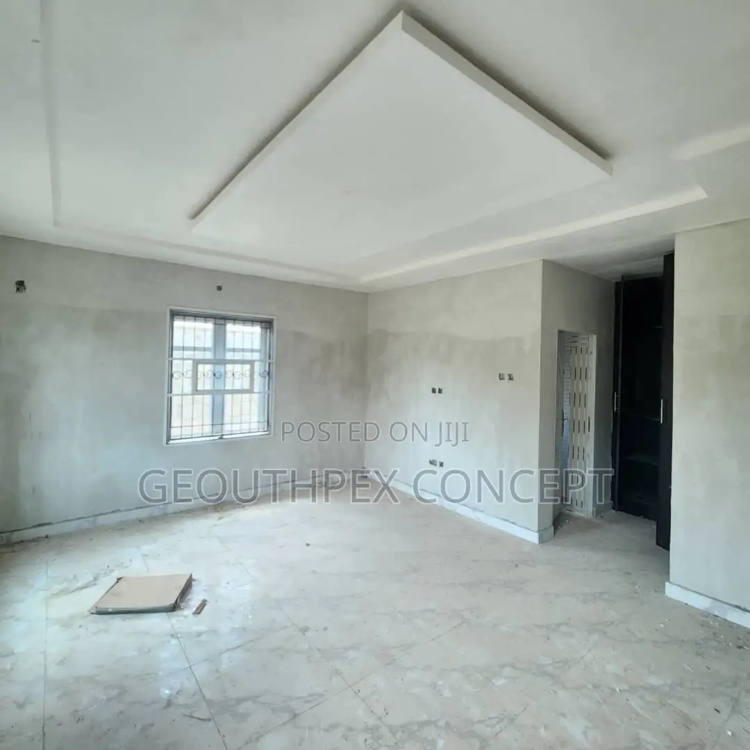 4bdrm Bungalow in Ologuneru for sale
