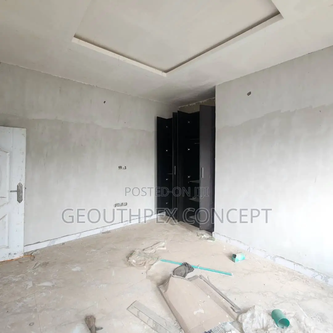 4bdrm Bungalow in Ologuneru for sale