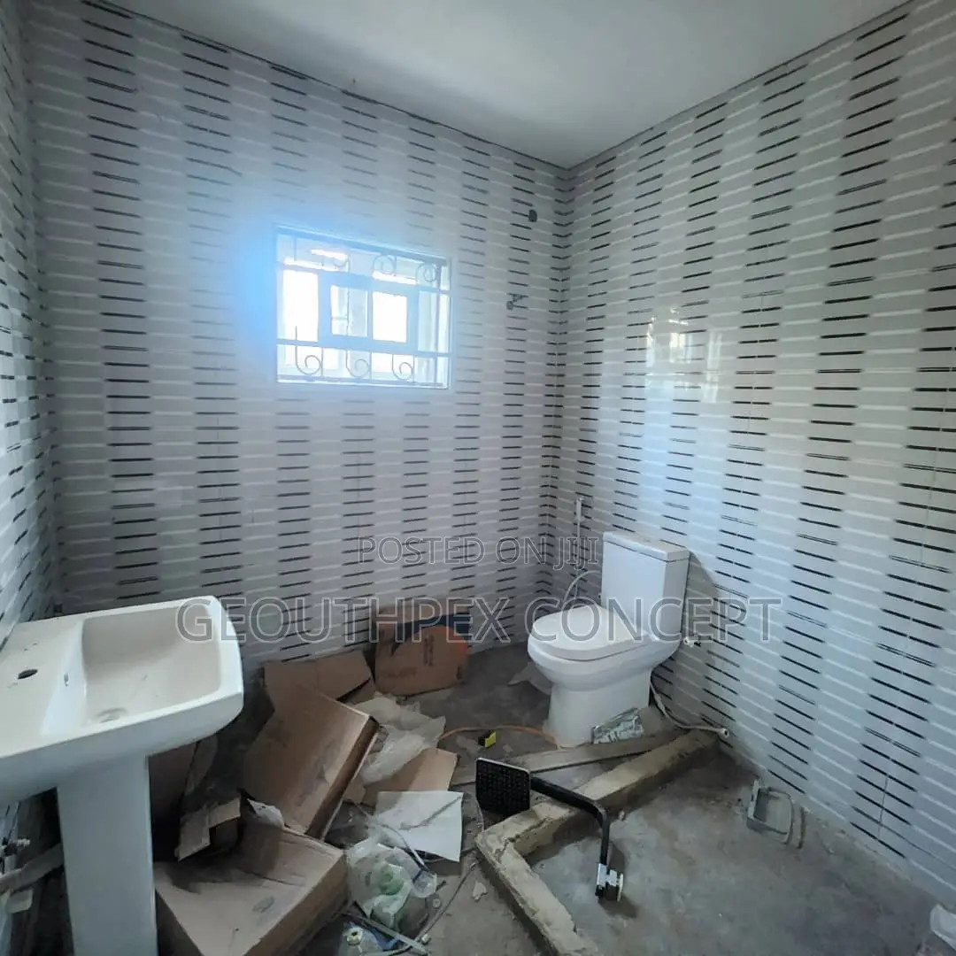 4bdrm Bungalow in Ologuneru for sale