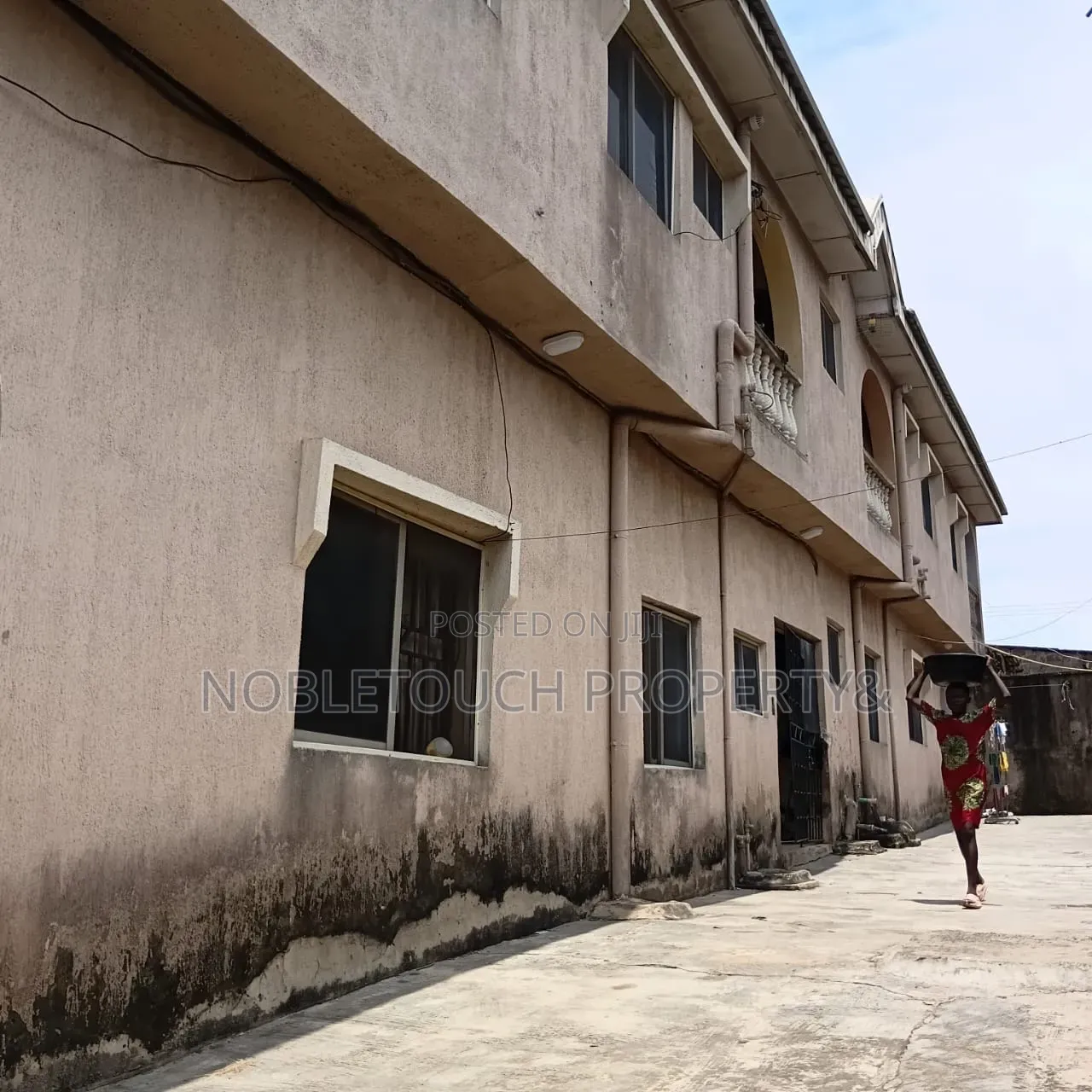 2bdrm Block of Flats in Agodo Ikotun Egbe, Cele for sale