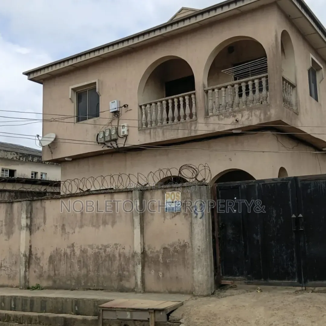 2bdrm Block of Flats in Agodo Ikotun Egbe, Cele for sale