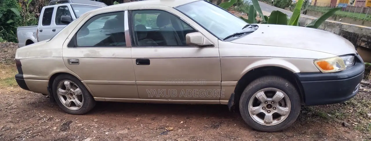 Toyota Camry 2002 Gold