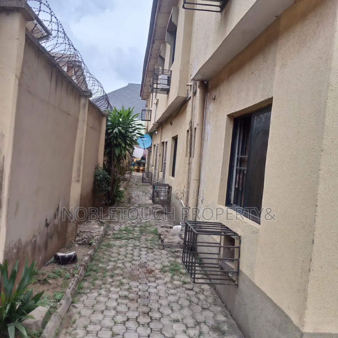 3bdrm Block of Flats in Gowon Estate Egbeda, for sale