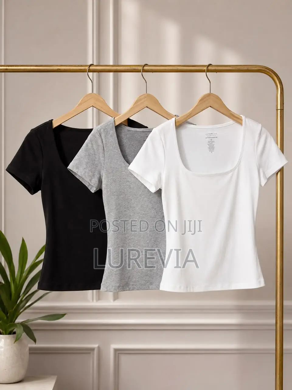 Women’s Short-Sleeve Fitted T-Shirt