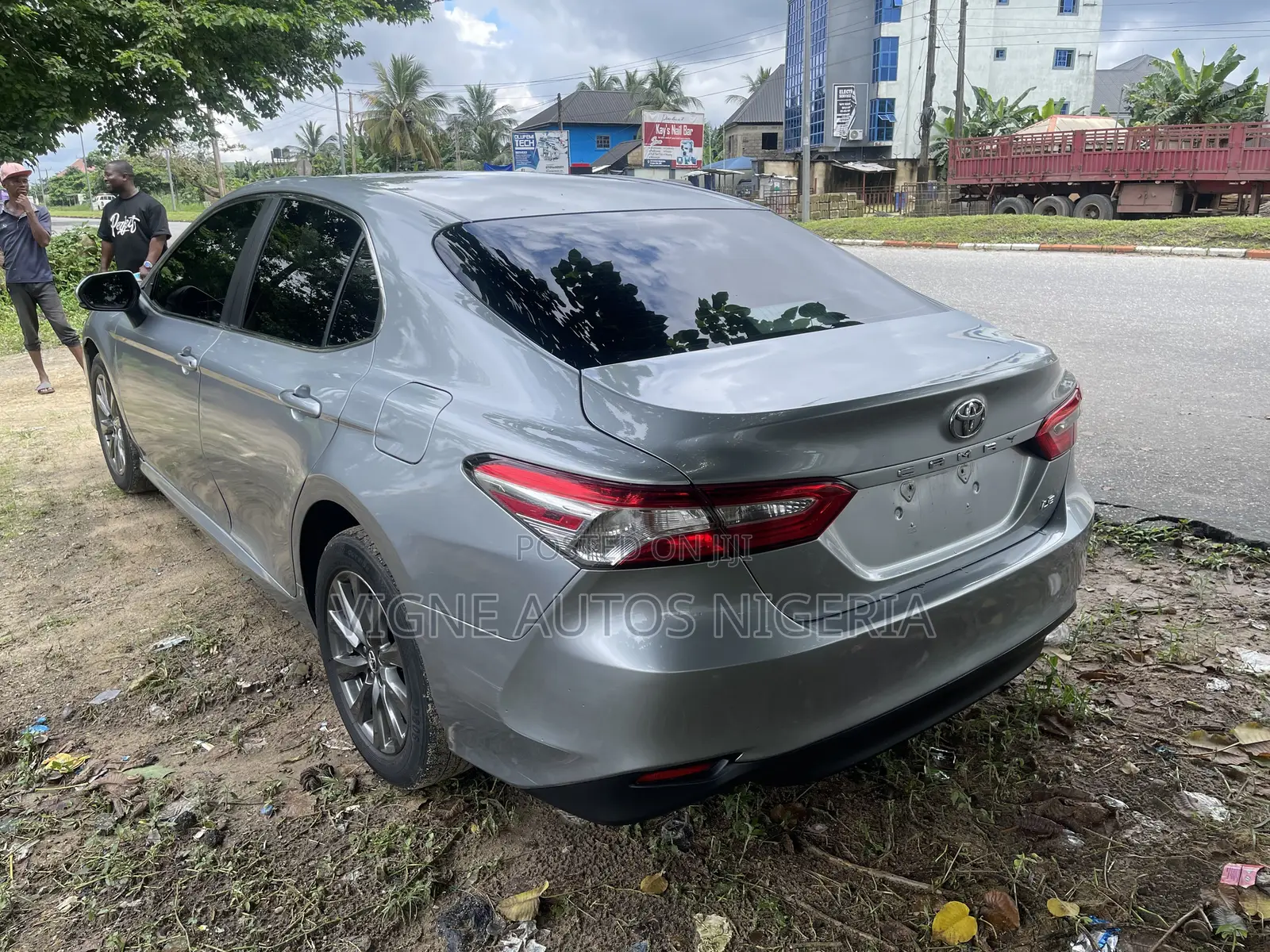 Toyota Camry LE FWD (2.5L 4cyl 8AM) 2018 Gray