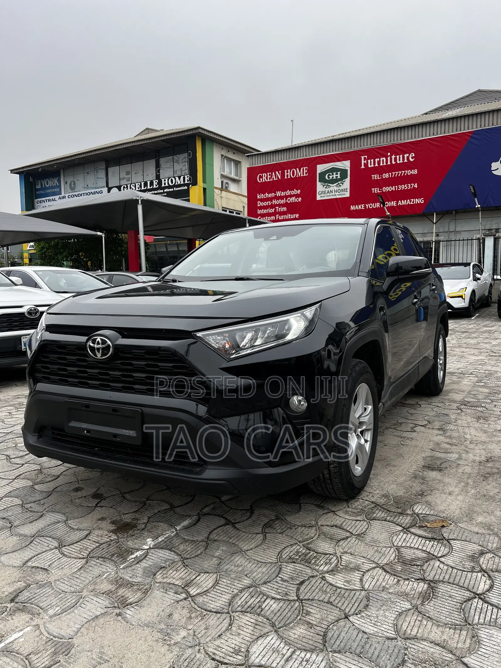 Toyota RAV4 XLE 2021 Black