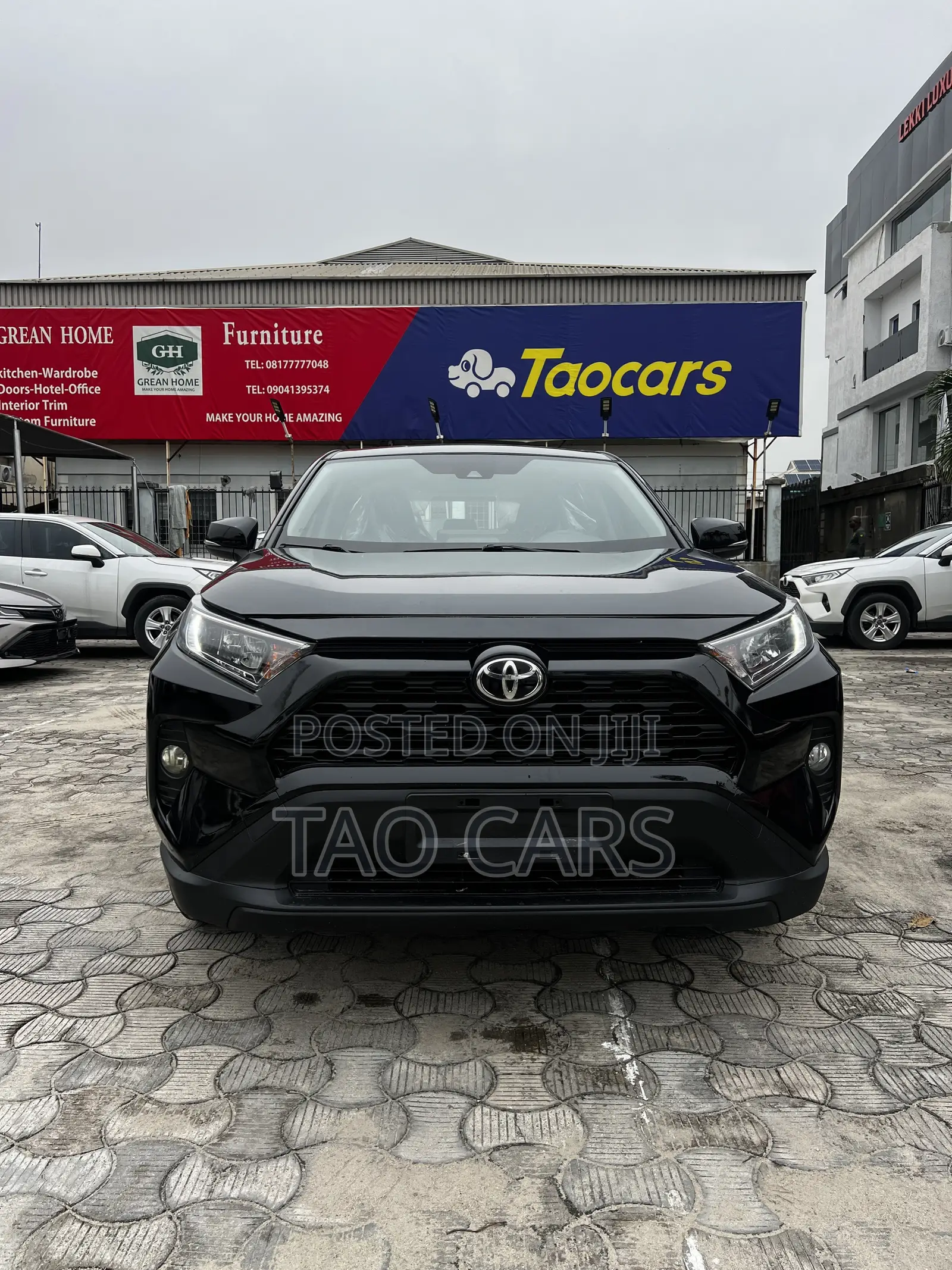Toyota RAV4 XLE 2021 Black