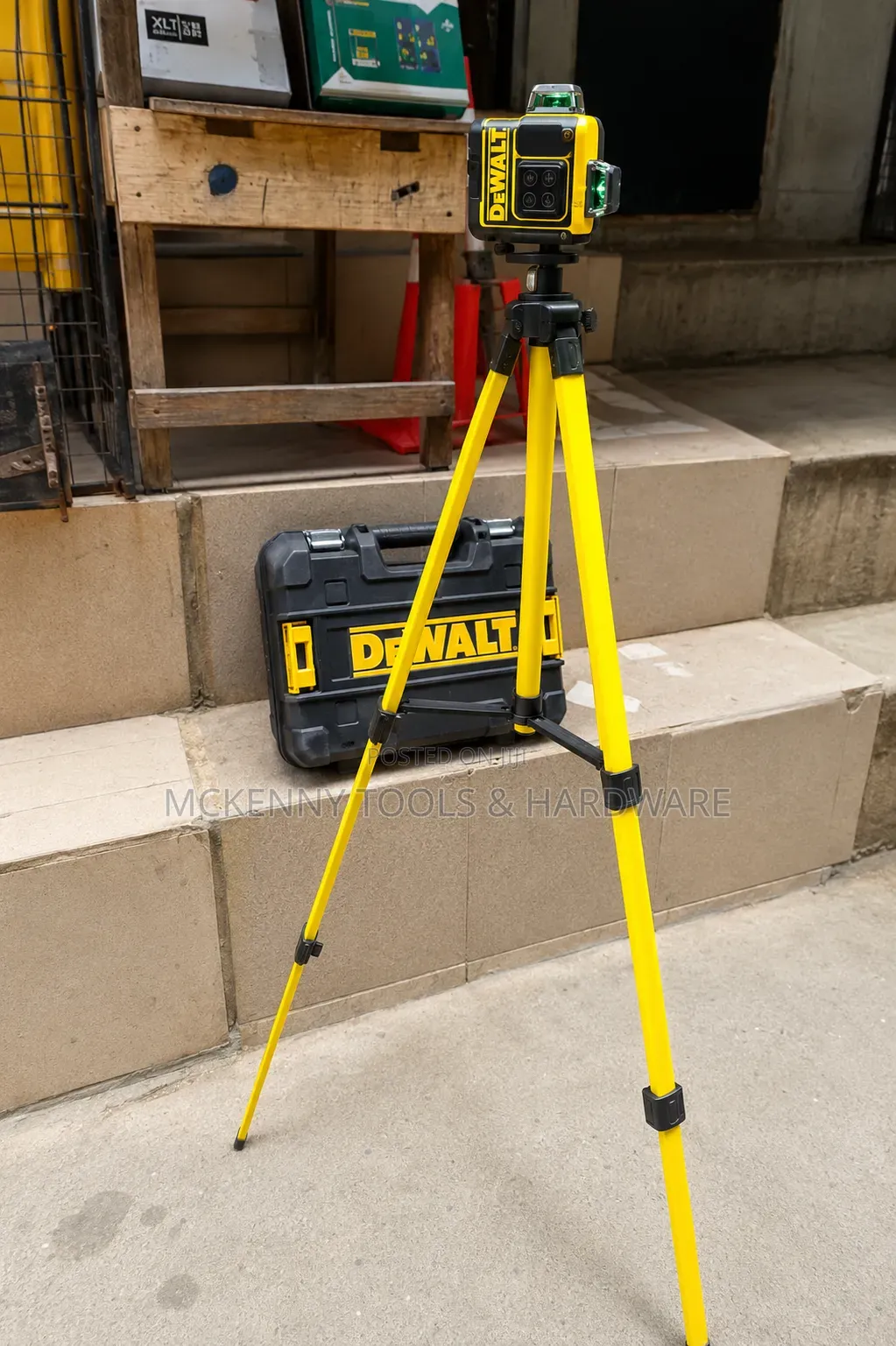 DEWALT 3d/4d Green Laser Level With Tripod & Carrying Case
