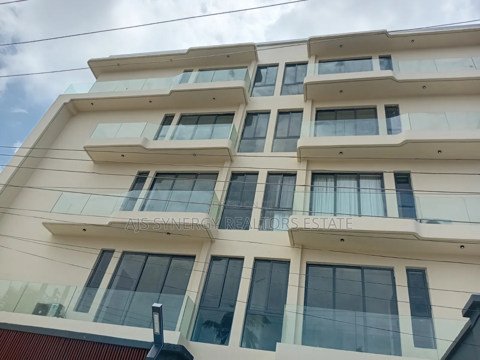 2bdrm Apartment in Off Admiralty Way, Lekki Phase 1 for sale