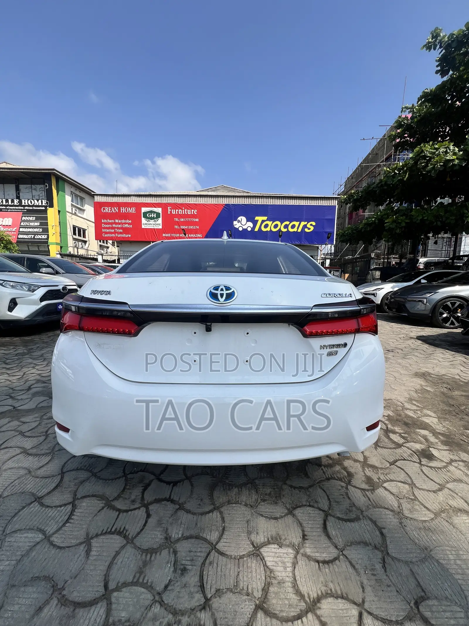 Toyota Corolla XLE (1.8L 4cyl 2A) 2019 White