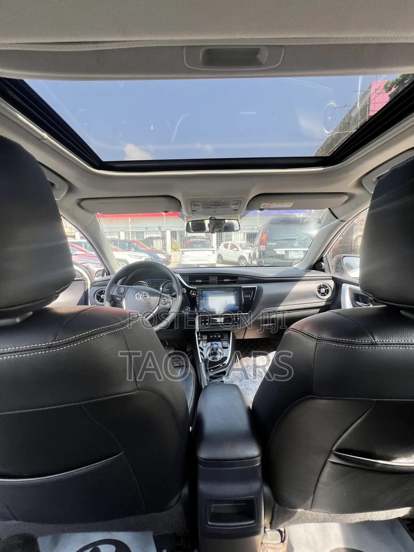 Toyota Corolla XLE (1.8L 4cyl 2A) 2019 White