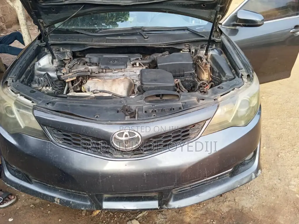 Toyota Camry SE 4dr Sedan (2.5L 4cyl 6A) 2013 Gray