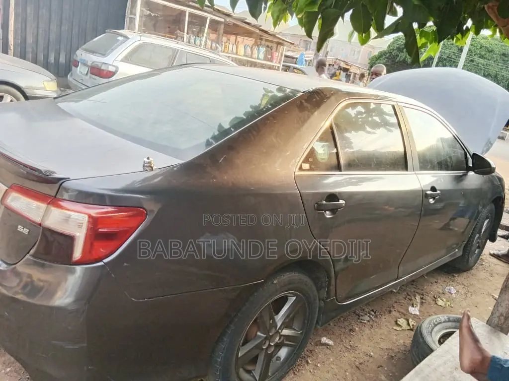 Toyota Camry SE 4dr Sedan (2.5L 4cyl 6A) 2013 Gray