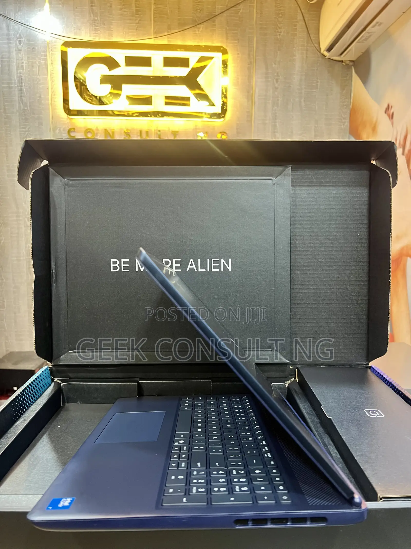 New Laptop Alienware 16 Aurora 16GB Intel Core 7 SSD 512GB
