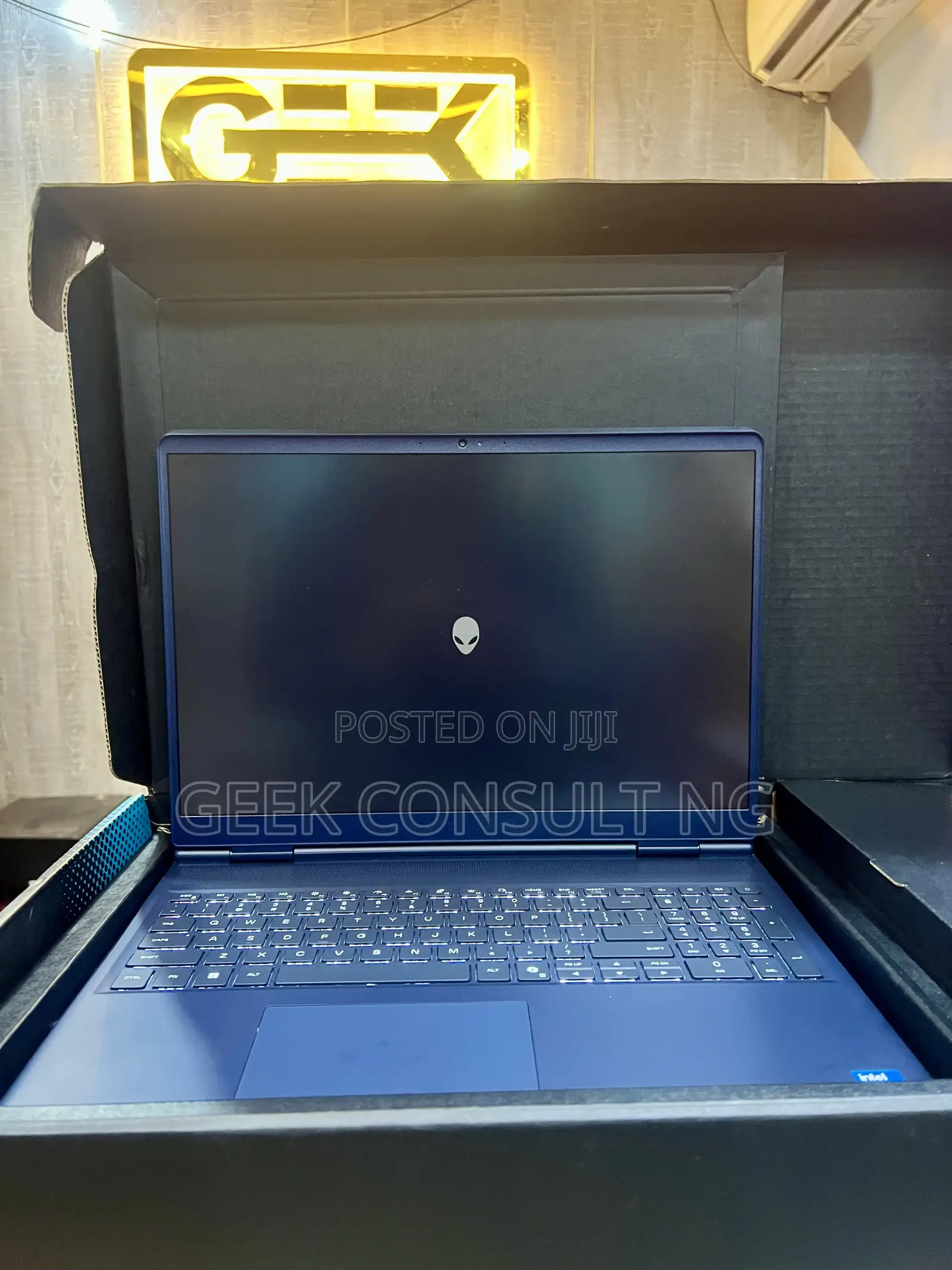 New Laptop Alienware 16 Aurora 16GB Intel Core 7 SSD 512GB