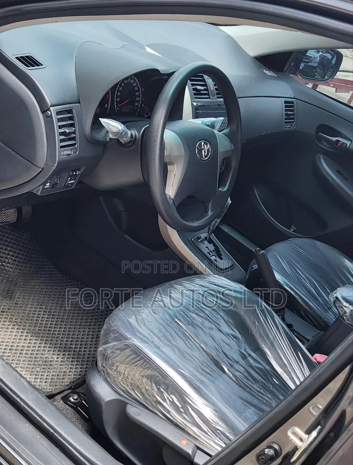 Toyota Corolla LE 4dr Sedan (1.8L 4cyl 4A) 2010 Gray
