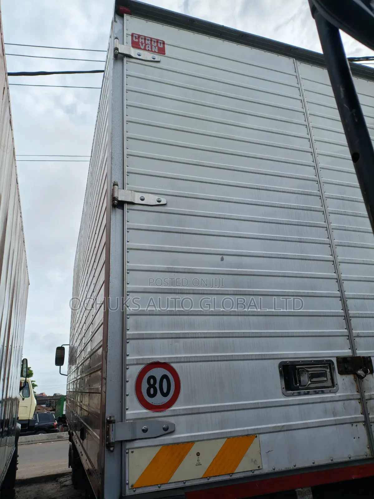 M/Benz Container Body 8 Bolts.