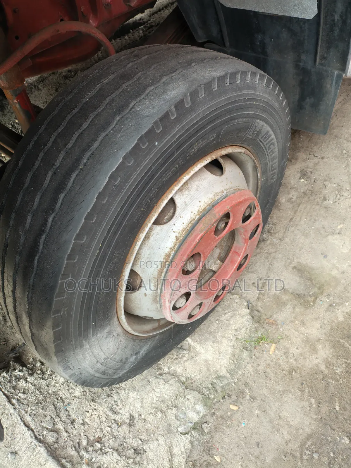 M/Benz Container Body 8 Bolts.