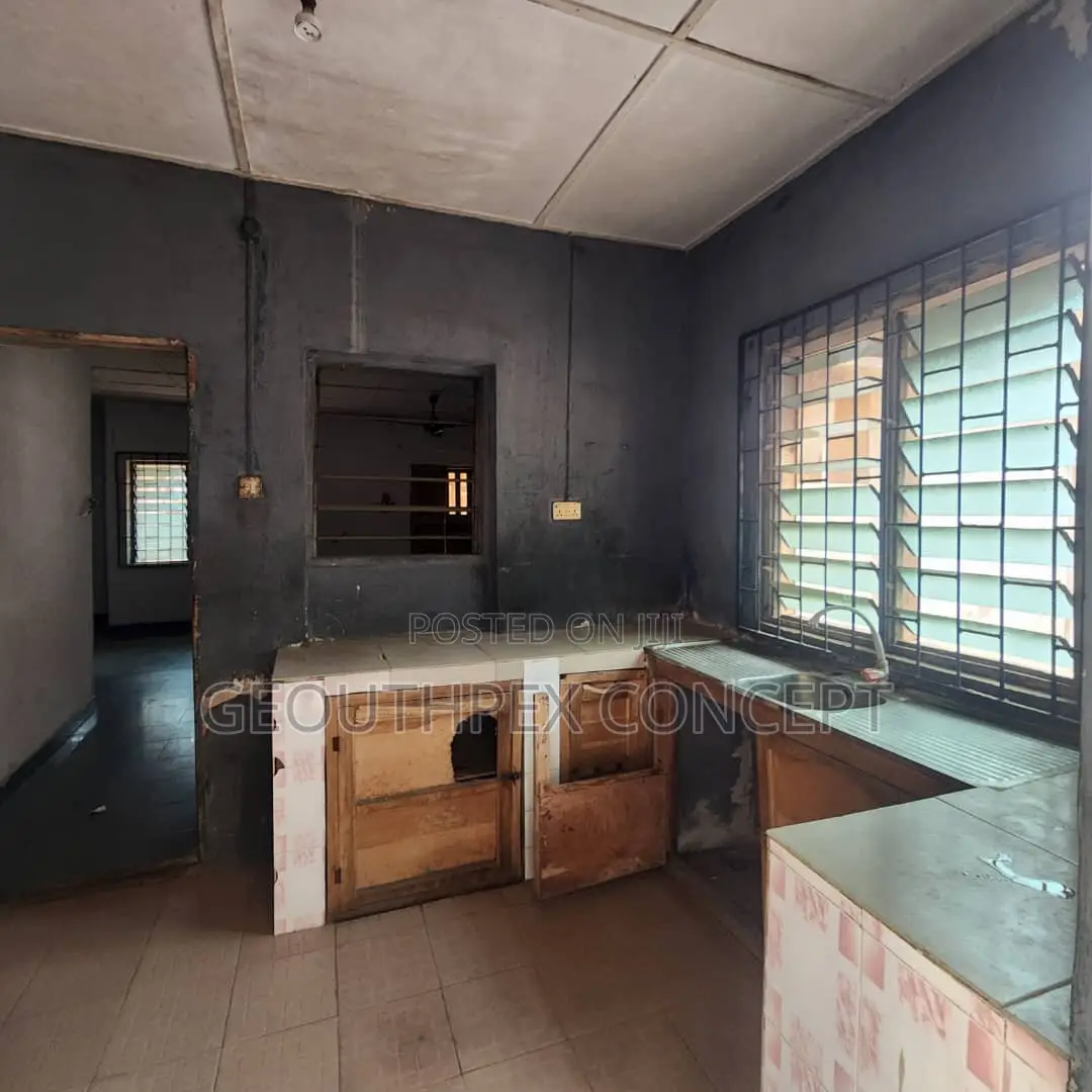 2bdrm Block of Flats in Akobo for sale