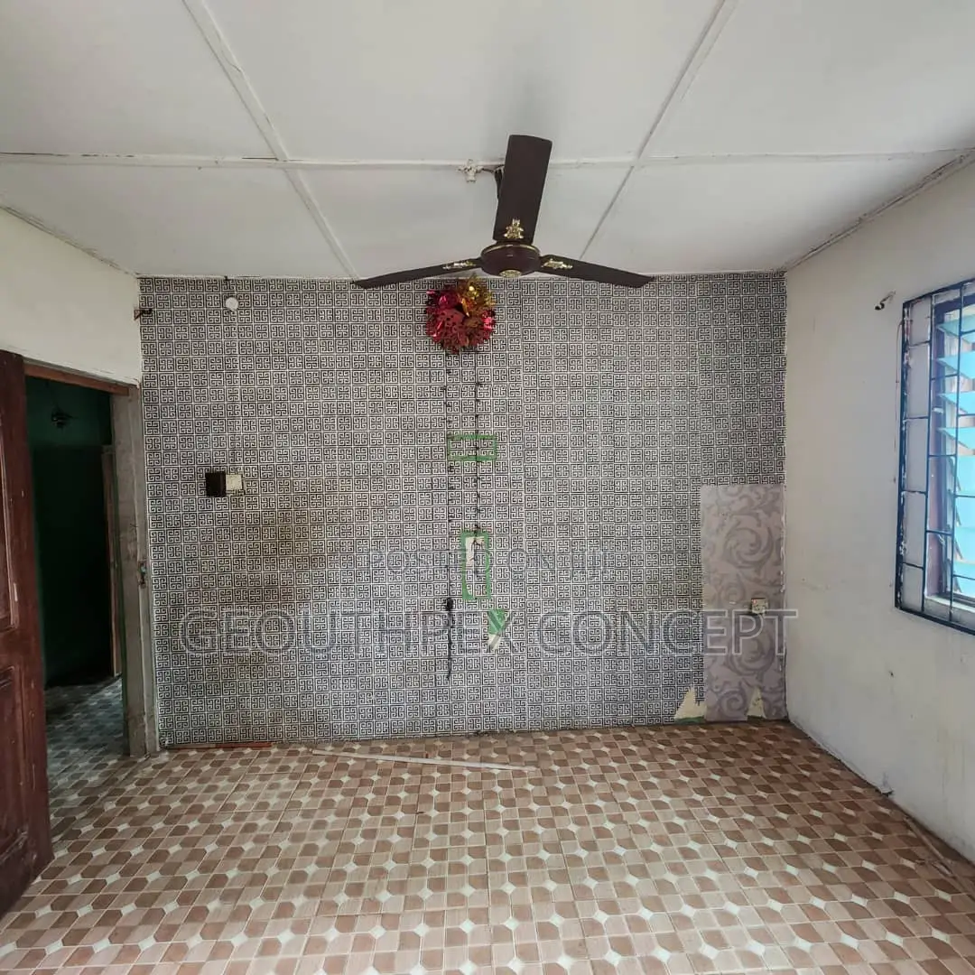 2bdrm Block of Flats in Akobo for sale