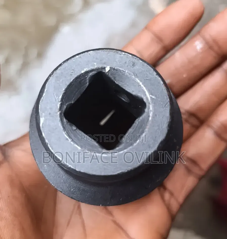 1 1⁄2" ( 38mm ) Socket by 3⁄4-Inch Drive