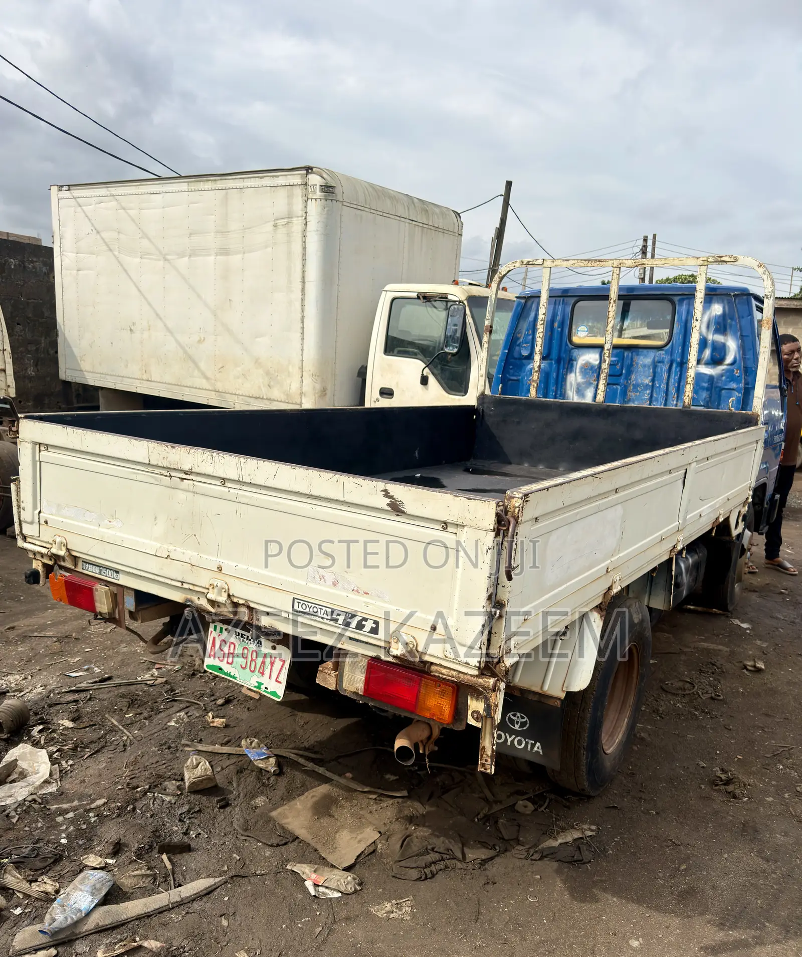 Toyota Dyna 150 Six Tyres 1998 Model