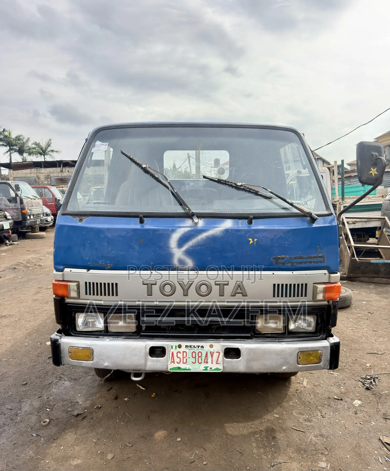 Toyota Dyna 150 Six Tyres 1998 Model