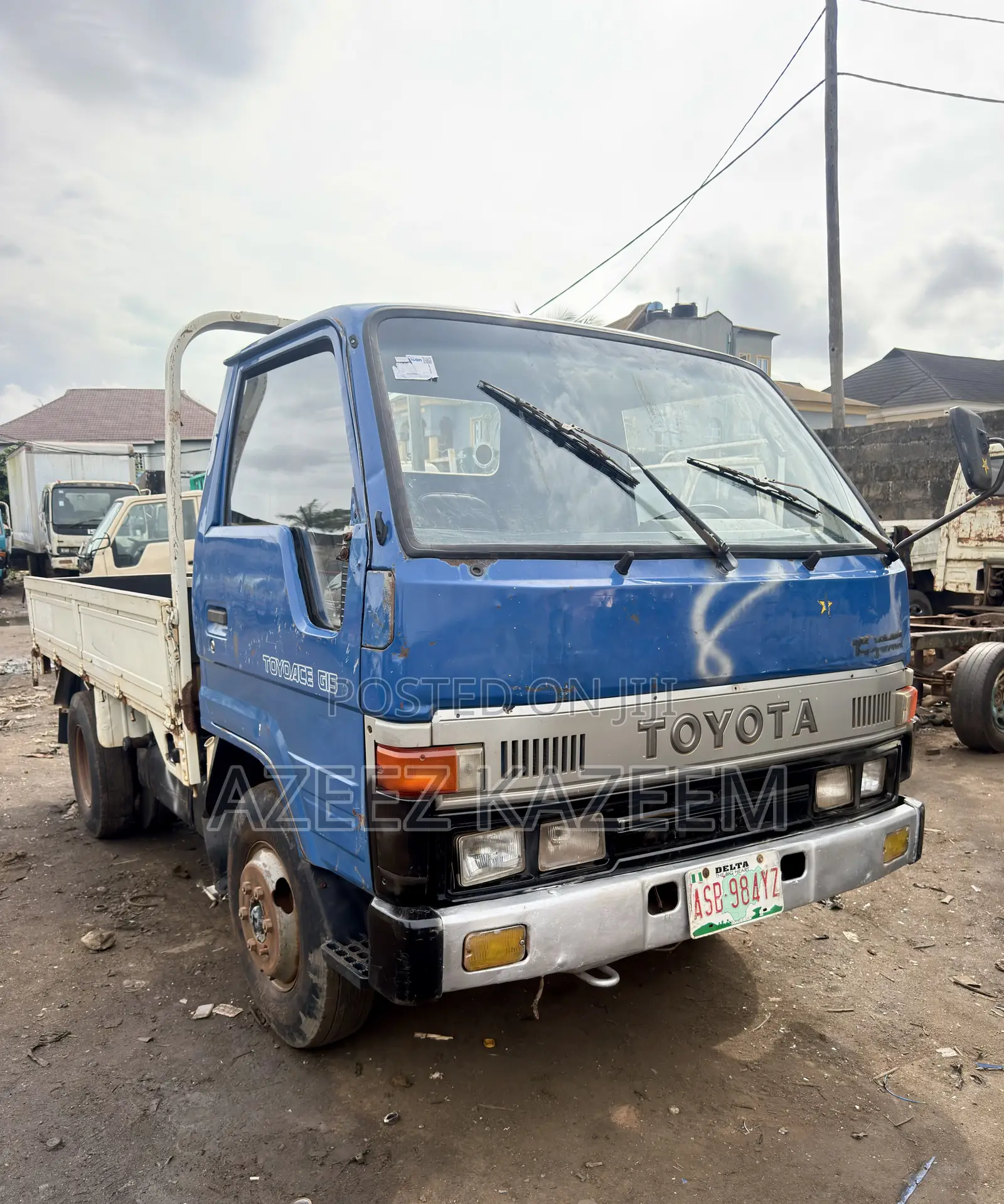 Toyota Dyna 150 Six Tyres 1998 Model