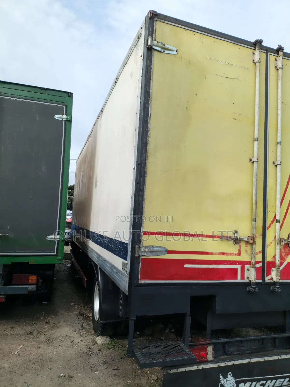 M/ Benz Container Body 8 Bolts High Tyers..