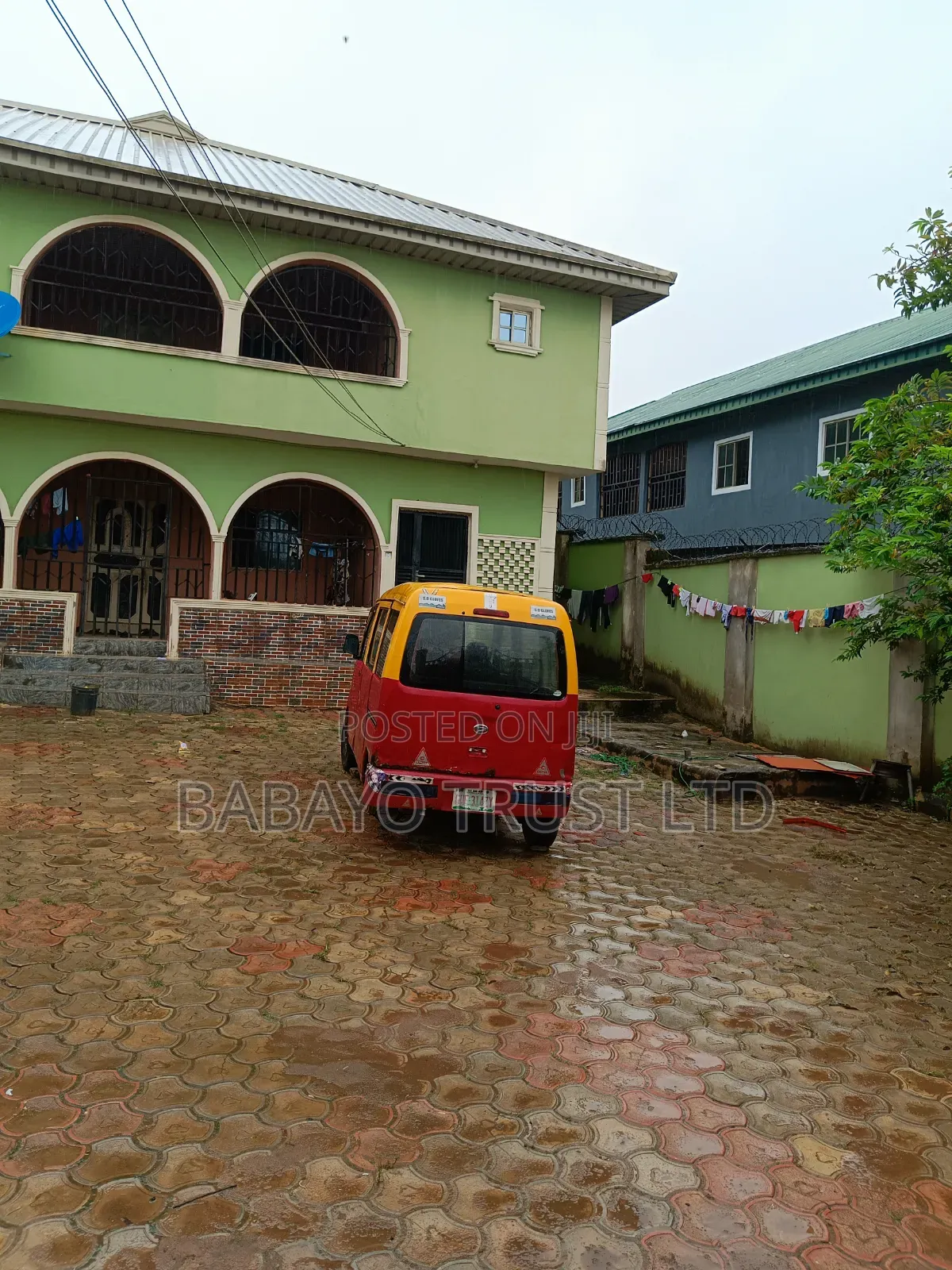 9bdrm Block of Flats in Benin City for sale